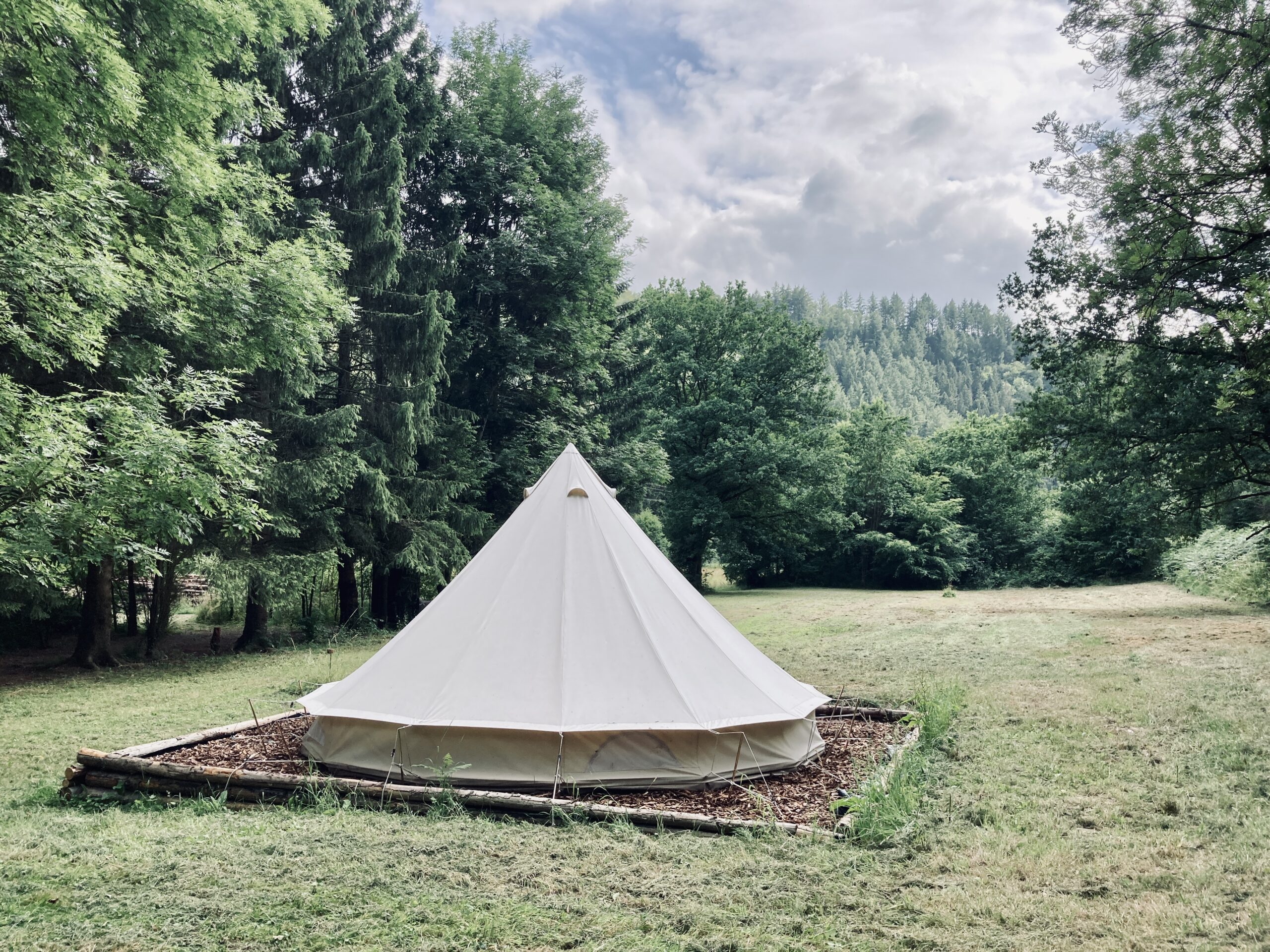 éco-camp privatif à la Roche-en-Ardenne